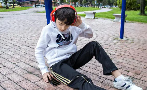 Audífonos Bluetooth Case-Neto